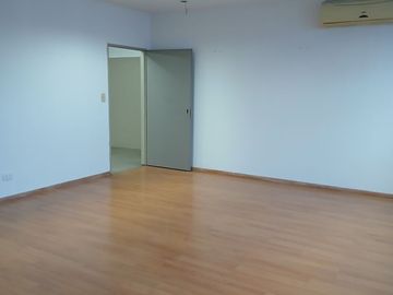 DEPOSITO DE TRES PLANTAS EN DOBLE LOTE.