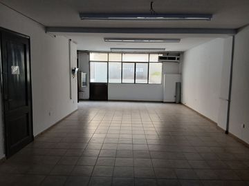 DEPOSITO DE TRES PLANTAS EN DOBLE LOTE.