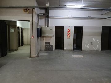 DEPOSITO DE TRES PLANTAS EN DOBLE LOTE.
