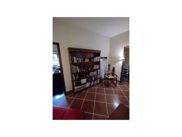 Se Vende Excelente Chalet de 4 Ambientes en Lote Propio en Olivos Golf