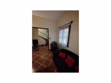Se Vende Excelente Chalet de 4 Ambientes en Lote Propio en Olivos Golf