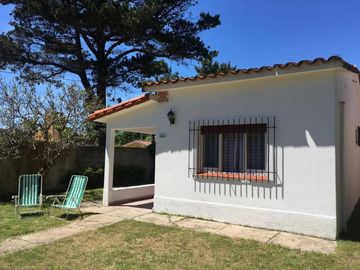 ALQUILO EXCELENTE CASA PARA VACACIONAR EN FAMILIA O CON AMIGOS  PARA 5 PERSONAS, A 4 CUADRAS DEL MAR