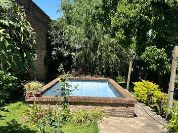 VENTA - CASA MULTIFAMILIAR - TAPIALES - SOBRE AVDA. B. SUR MER