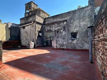 VENTA - CASA MULTIFAMILIAR - TAPIALES - SOBRE AVDA. B. SUR MER