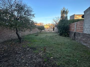 VENTA - CASA 4 AMBIENTES A REFACCIONAR - CON FINANCIACION