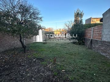 VENTA - CASA 4 AMBIENTES A REFACCIONAR - CON FINANCIACION