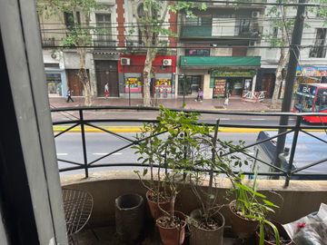 Venta depto 3 ambientes al frente, Av Caseros