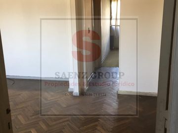 Depto, 3 ambientes con dependencia, al frente con Balcón, muy luminoso.