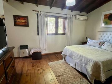 CHALET DE 5 AMB CON PISCINA EN ADROGUE