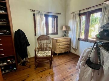CHALET DE 5 AMB CON PISCINA EN ADROGUE