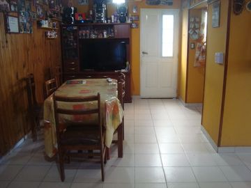 LONGCHAMPS: BARRIO POLICIAL. DUPLEX  3 DORMITORIOS C/ PARQUE  y GARAGE PARA DOS AUTOS ***EXCELENTE OPORTUNIDAD***