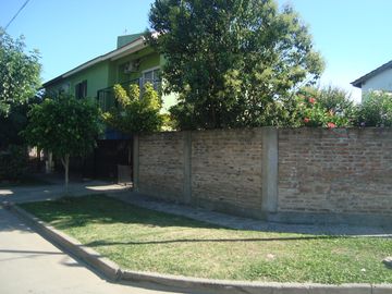 LONGCHAMPS: BARRIO POLICIAL. DUPLEX  3 DORMITORIOS C/ PARQUE  y GARAGE PARA DOS AUTOS ***EXCELENTE OPORTUNIDAD***