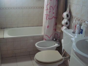 LONGCHAMPS: BARRIO POLICIAL. DUPLEX  3 DORMITORIOS C/ PARQUE  y GARAGE PARA DOS AUTOS ***EXCELENTE OPORTUNIDAD***