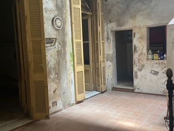 Venta Casa 4 Ambientes -A Reciclar - Con Cochera