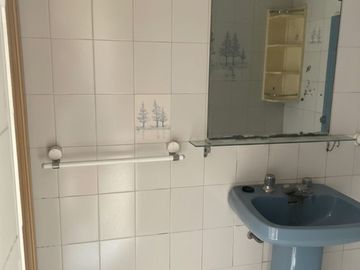 Venta Casa 4 Ambientes -A Reciclar - Con Cochera