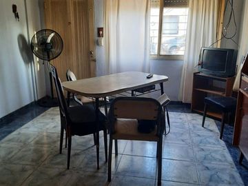 SE VENDE CASA EN PH, TODO EN PLANTA BAJA, 3 AMB. CALLE SAAVEDRA 1600 MORON SUR. SUSANA QUINELLI NEGOCIOS INMOBILIARIOS 4 659 5544  156 583 7048