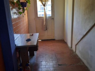 SE VENDE CASA EN PH, TODO EN PLANTA BAJA, 3 AMB. CALLE SAAVEDRA 1600 MORON SUR. SUSANA QUINELLI NEGOCIOS INMOBILIARIOS 4 659 5544  156 583 7048