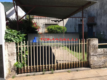 VENTA - VILLA MADERO - CASA AL FRENTE A REFACCIONAR - SOBRE LOTE DE 7.06m x 34.93m