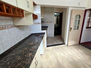 DUPLEX 3 AMBIENTES  SOBRE AVENIDA PRINCIPAL EN MERLO APTO CREDITO BANCARIO