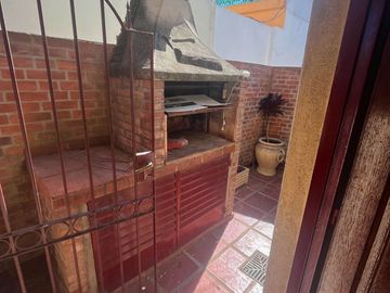 DUPLEX 3 AMBIENTES  SOBRE AVENIDA PRINCIPAL EN MERLO APTO CREDITO BANCARIO