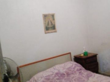 Amplia Casa en venta en Ituzaingo Norte sobre lote de 10 x 30 mts.