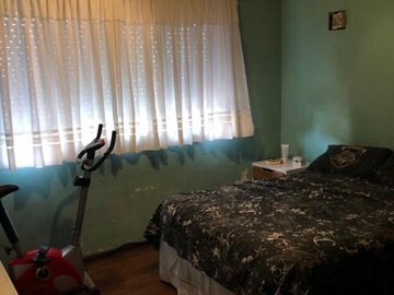 Casa 7 ambientes. En lote propio de 8,12 x 35. Oportunidad