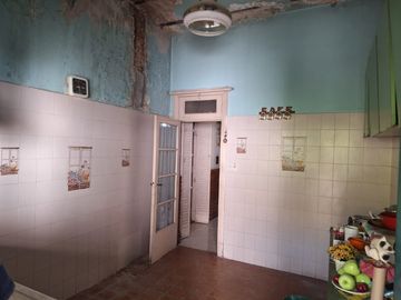 PH 4 AMB CON COCHERA Y FONDO, 212 M2 TODO EN P.B., A REFACCIONAR