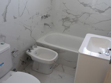 EXCELENTE DEPARTAMENTO DE 4 AMBIENTES piso 1. . EN VILLA BOSCH