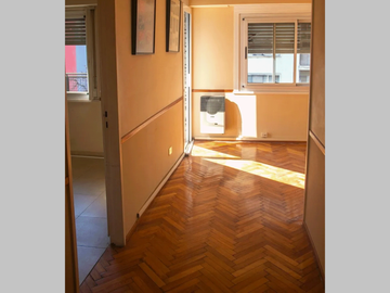 Piso en Venta en Almagro 5 ambientes 3 dormitorios 2 baños 93 m2 + 3 balcones en esquina al frente - Av Díaz Vélez 4100