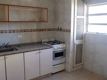 Piso en Venta en Almagro 5 ambientes 3 dormitorios 2 baños 93 m2 + 3 balcones en esquina al frente - Av Díaz Vélez 4100