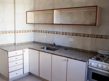 Piso en Venta en Almagro 5 ambientes 3 dormitorios 2 baños 93 m2 + 3 balcones en esquina al frente - Av Díaz Vélez 4100