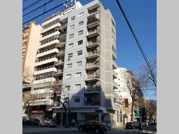 Piso en Venta en Almagro 5 ambientes 3 dormitorios 2 baños 93 m2 + 3 balcones en esquina al frente - Av Díaz Vélez 4100