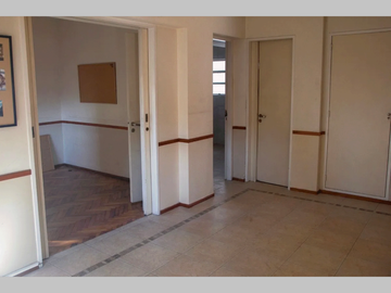Piso en Venta en Almagro 5 ambientes 3 dormitorios 2 baños 93 m2 + 3 balcones en esquina al frente - Av Díaz Vélez 4100