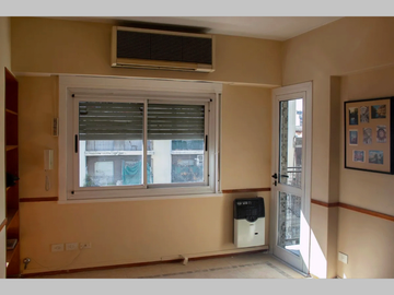 Piso en Venta en Almagro 5 ambientes 3 dormitorios 2 baños 93 m2 + 3 balcones en esquina al frente - Av Díaz Vélez 4100