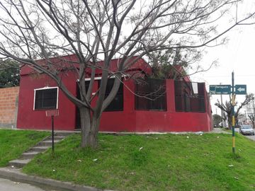 CASA DE 4 AMBIENTES CON PATIO Y TERRAZA, JOSE LEON SUAREZ