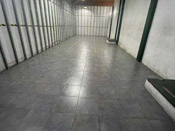 Salón/deposito en alquiler