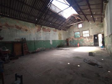 GALPON EN ALQUILER, 100 M2 POR PASILLO FONDO