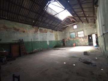 GALPON EN ALQUILER, 100 M2 POR PASILLO FONDO