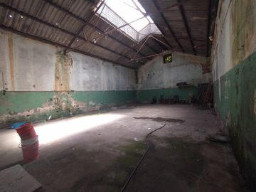 GALPON EN ALQUILER, 100 M2 POR PASILLO FONDO