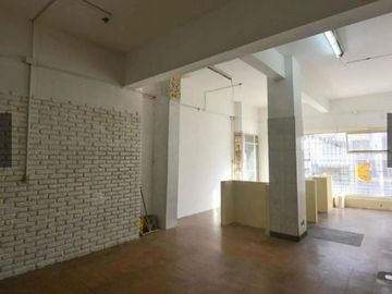 Local Comercial con Cochera