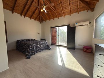 CASA DE 7 AMBIENTES EN BARRIO BANCO PROVINCIA - FRANCISCO ALVAREZ