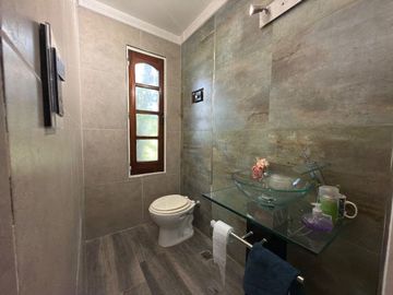 CASA DE 7 AMBIENTES EN BARRIO BANCO PROVINCIA - FRANCISCO ALVAREZ