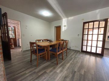 CASA DE 7 AMBIENTES EN BARRIO BANCO PROVINCIA - FRANCISCO ALVAREZ