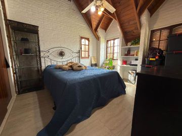 CASA DE 7 AMBIENTES EN BARRIO BANCO PROVINCIA - FRANCISCO ALVAREZ