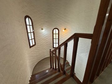 CASA DE 7 AMBIENTES EN BARRIO BANCO PROVINCIA - FRANCISCO ALVAREZ