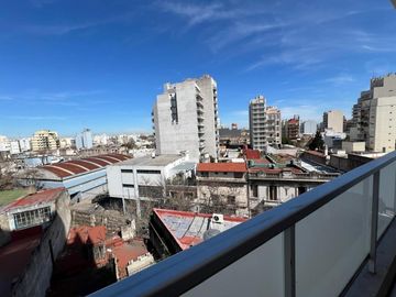 PATERNAL -Muy buen depto. de 2 ambientes con balcon. Edificio con amenities-