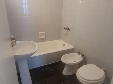 EXCELENTE DEPTO 3 AMBIENTES CON COCHERA CUBIERTA EN BELGRANO