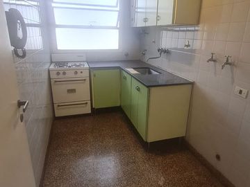 EXCELENTE DEPTO 3 AMBIENTES CON COCHERA CUBIERTA EN BELGRANO