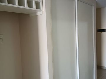 AMPLIO MONOAMBIENTE DIVISIBLE CON BALCON