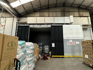 Nave Industrial en Alquiler - 2200 m2 - c/ Oficinas. La Tablada, Provincia de Buenos Aires.